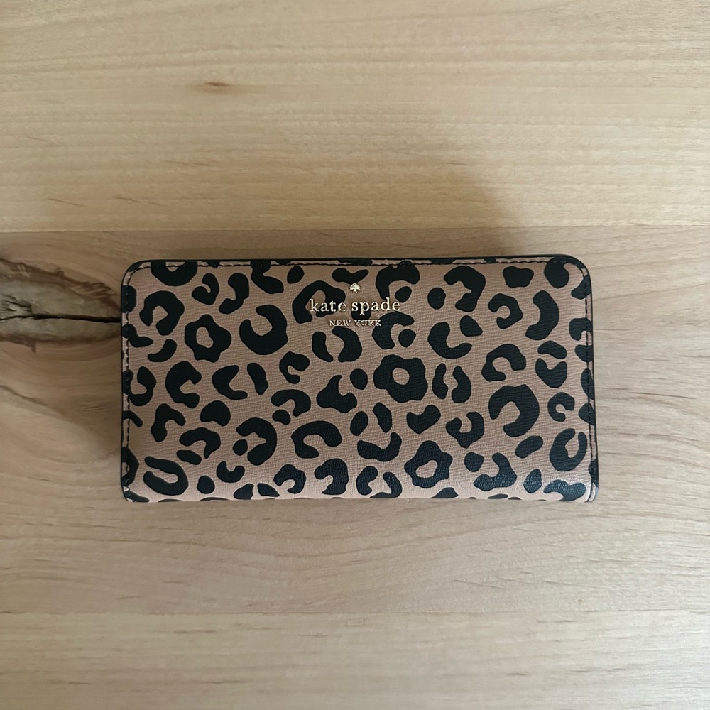 Kate Spade Leopard Print Darcy Wallet NEW